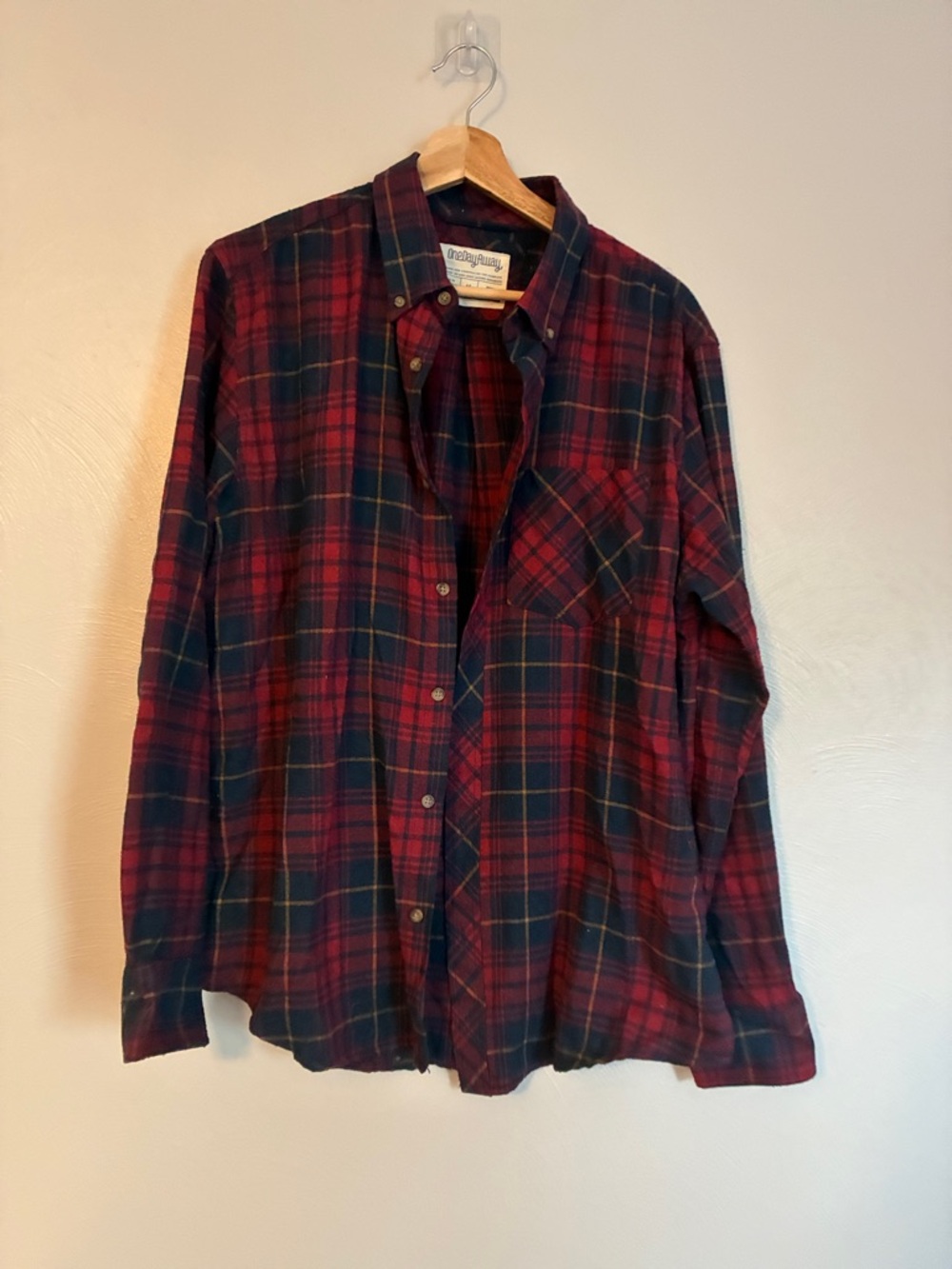Vintage-Inspired Plaid Button-Down Shirt in Red and Dark Green 100% Cotton‎